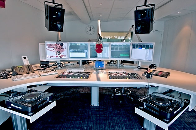 Q-Music studio